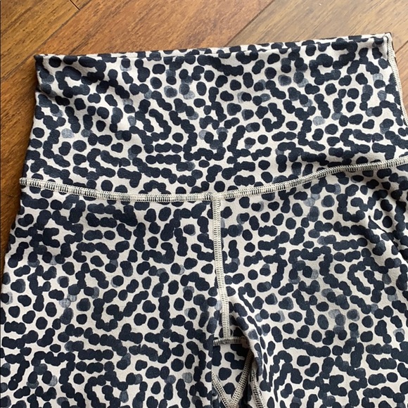 Lulu lemon high waisted 7/8 leggings - Picture 2 of 6
